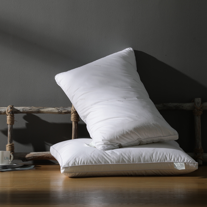 وسادة من ألياف دقيقة بوزن 1200 جرام لفندق هيلتون الفاخر بخمس نجوم