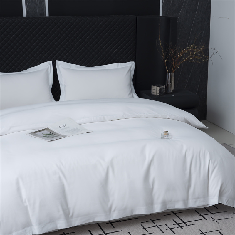 طقم بياضات سرير فندقي اقتصادي من البوليستر 100% بوزن 135 جرامًا للمتر المربع طقم بياضات سرير فندقي اقتصادي من البوليستر 100% بوزن 135 جرامًا للمتر المربع