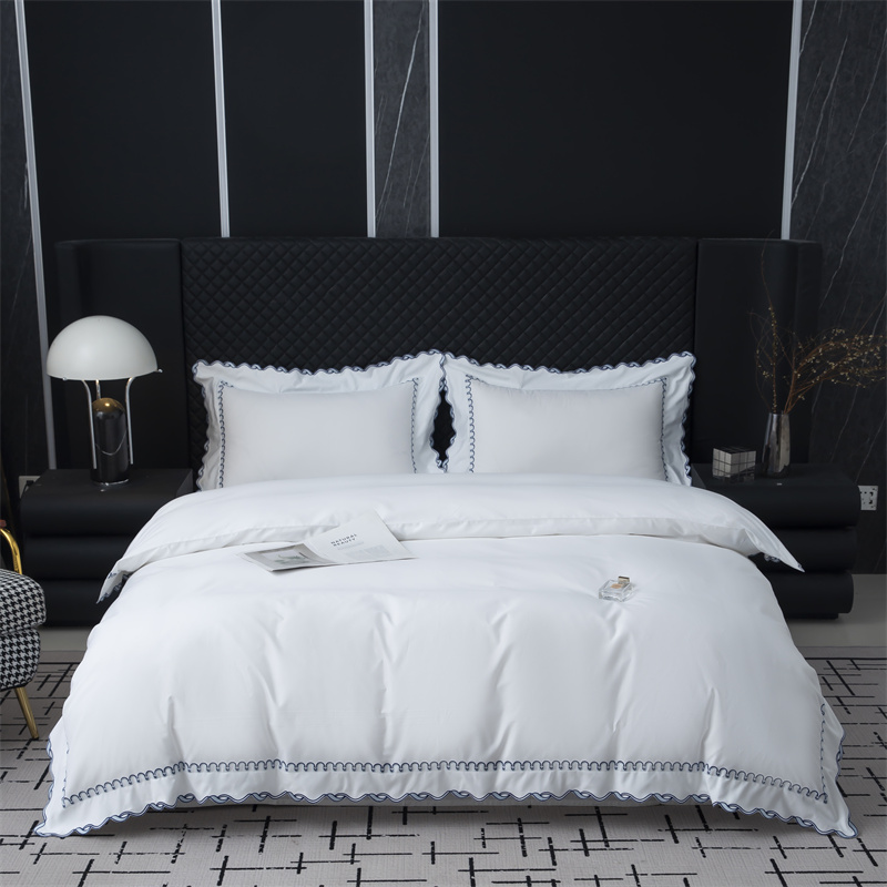 طقم مفروشات ساتان فاخر بتصميم تطريز رائع 350 خيط