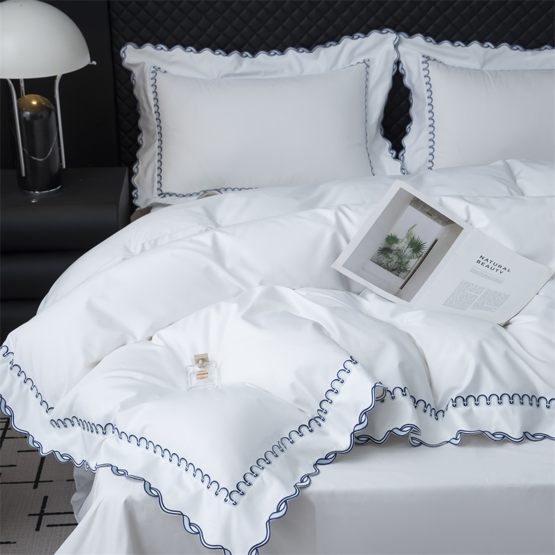 طقم مفروشات ساتان فاخر بتصميم تطريز رائع 350 خيط طقم مفروشات ساتان فاخر بتصميم تطريز رائع 350 خيط