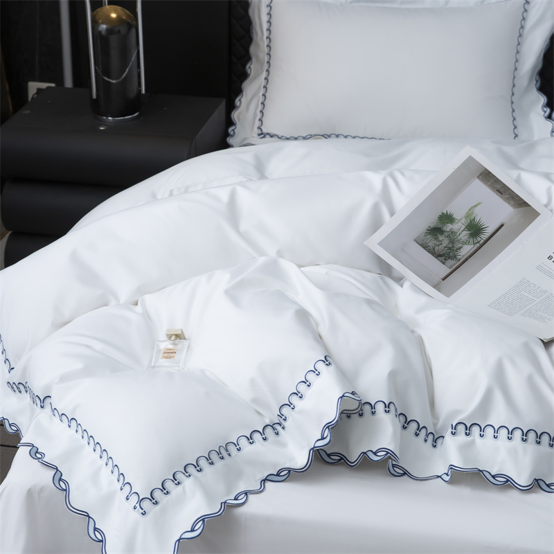 طقم مفروشات ساتان فاخر بتصميم تطريز رائع 350 خيط طقم مفروشات ساتان فاخر بتصميم تطريز رائع 350 خيط