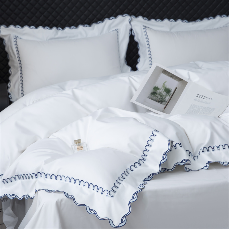 طقم مفروشات ساتان فاخر بتصميم تطريز رائع 350 خيط طقم مفروشات ساتان فاخر بتصميم تطريز رائع 350 خيط