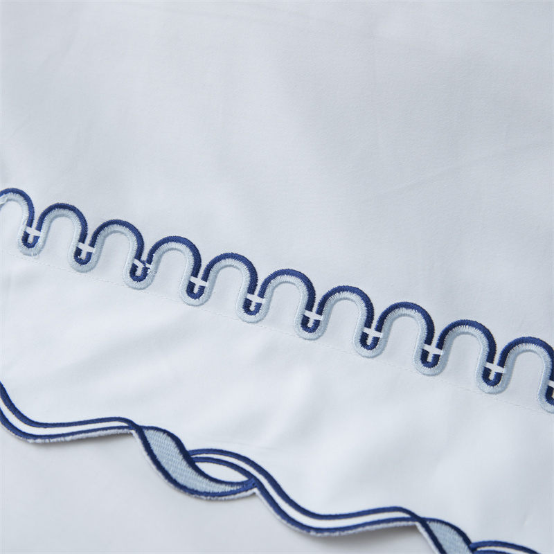 طقم مفروشات ساتان فاخر بتصميم تطريز رائع 350 خيط طقم مفروشات ساتان فاخر بتصميم تطريز رائع 350 خيط