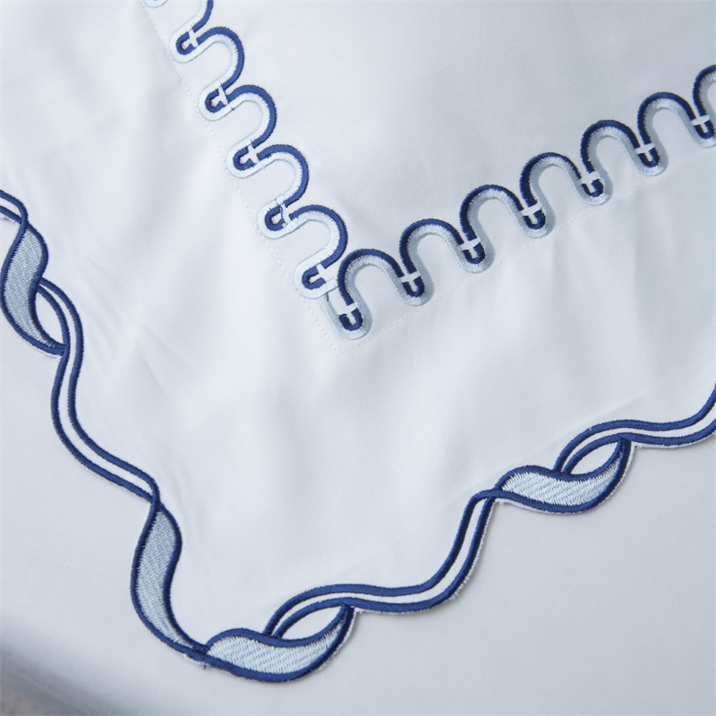 طقم مفروشات ساتان فاخر بتصميم تطريز رائع 350 خيط طقم مفروشات ساتان فاخر بتصميم تطريز رائع 350 خيط