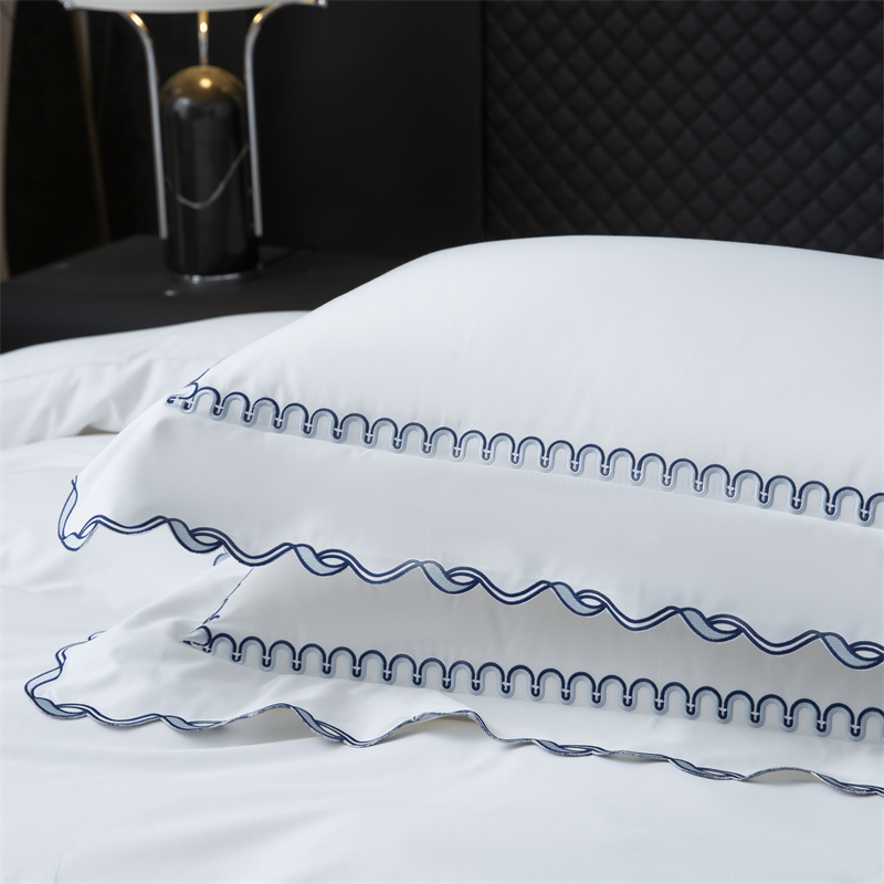 طقم مفروشات ساتان فاخر بتصميم تطريز رائع 350 خيط طقم مفروشات ساتان فاخر بتصميم تطريز رائع 350 خيط