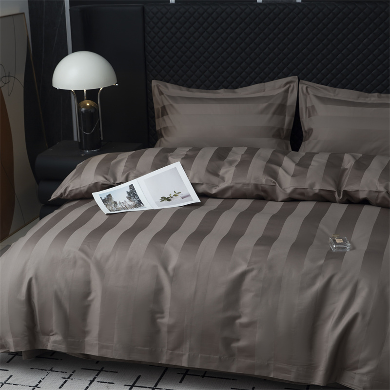 طقم مفروشات من قطن الساتين 750TC بخطوط ساتين 7 سم طقم مفروشات من قطن الساتين 750TC بخطوط ساتين 7 سم