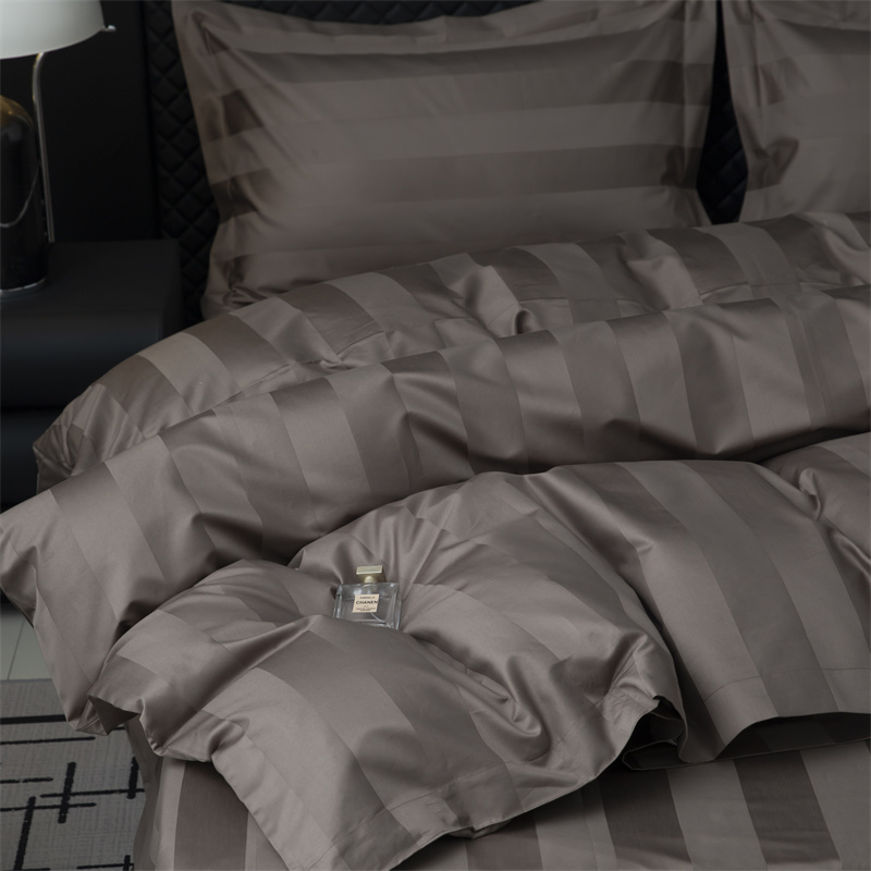 طقم مفروشات من قطن الساتين 750TC بخطوط ساتين 7 سم طقم مفروشات من قطن الساتين 750TC بخطوط ساتين 7 سم