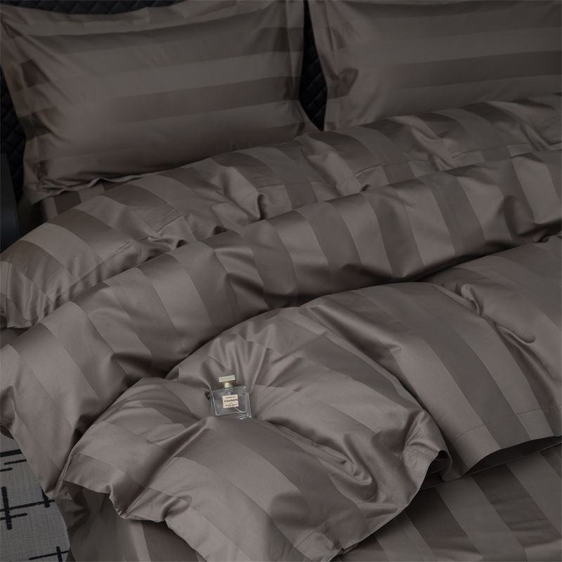 طقم مفروشات من قطن الساتين 750TC بخطوط ساتين 7 سم طقم مفروشات من قطن الساتين 750TC بخطوط ساتين 7 سم