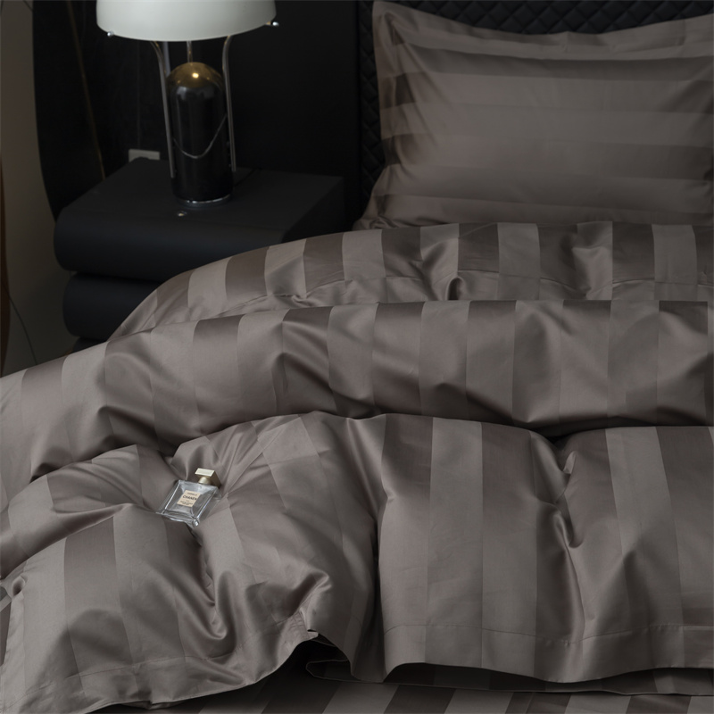 طقم مفروشات من قطن الساتين 750TC بخطوط ساتين 7 سم طقم مفروشات من قطن الساتين 750TC بخطوط ساتين 7 سم