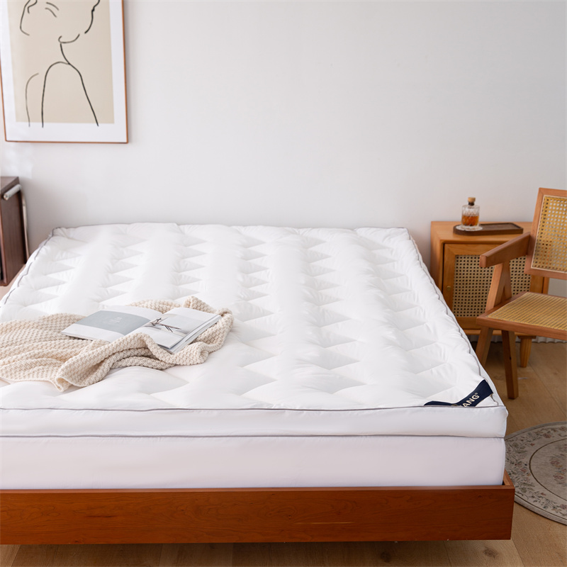 غطاء مرتبة بتصميم تخطيط متموج وحشوة من الألياف الدقيقة غطاء مرتبة بتصميم تخطيط متموج وحشوة من الألياف الدقيقة