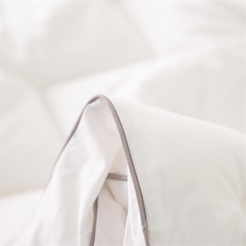 غطاء مرتبة بتصميم تخطيط متموج وحشوة من الألياف الدقيقة غطاء مرتبة بتصميم تخطيط متموج وحشوة من الألياف الدقيقة