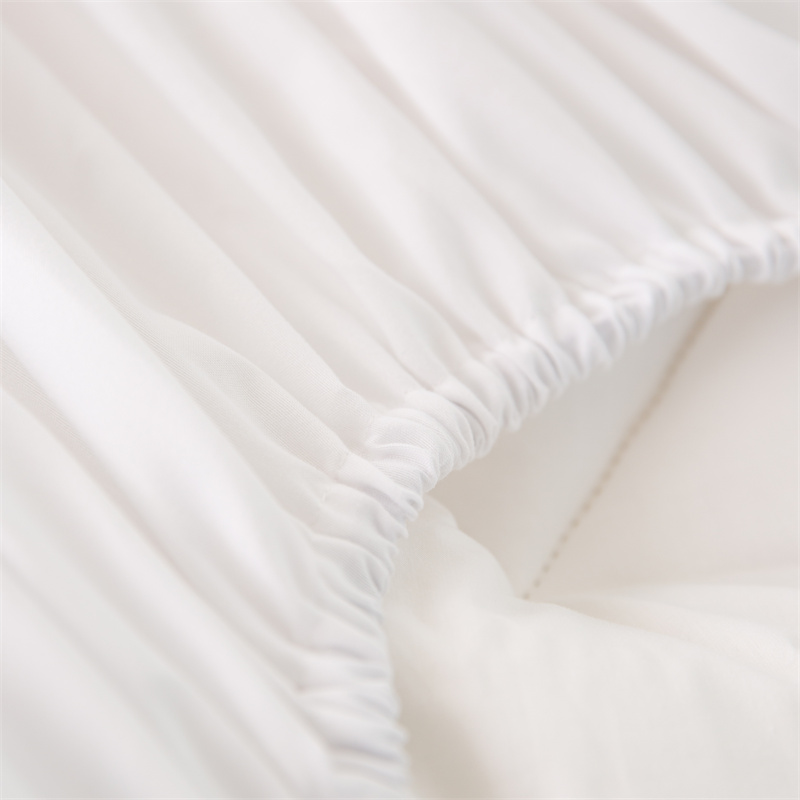 غطاء مرتبة بتصميم تخطيط متموج وحشوة من الألياف الدقيقة غطاء مرتبة بتصميم تخطيط متموج وحشوة من الألياف الدقيقة