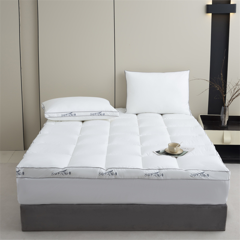 واقي مرتبة بحشوة ألياف دقيقة وطباعة شعار مخصصة وقماش مقاوم للزغب 40s مع حواف