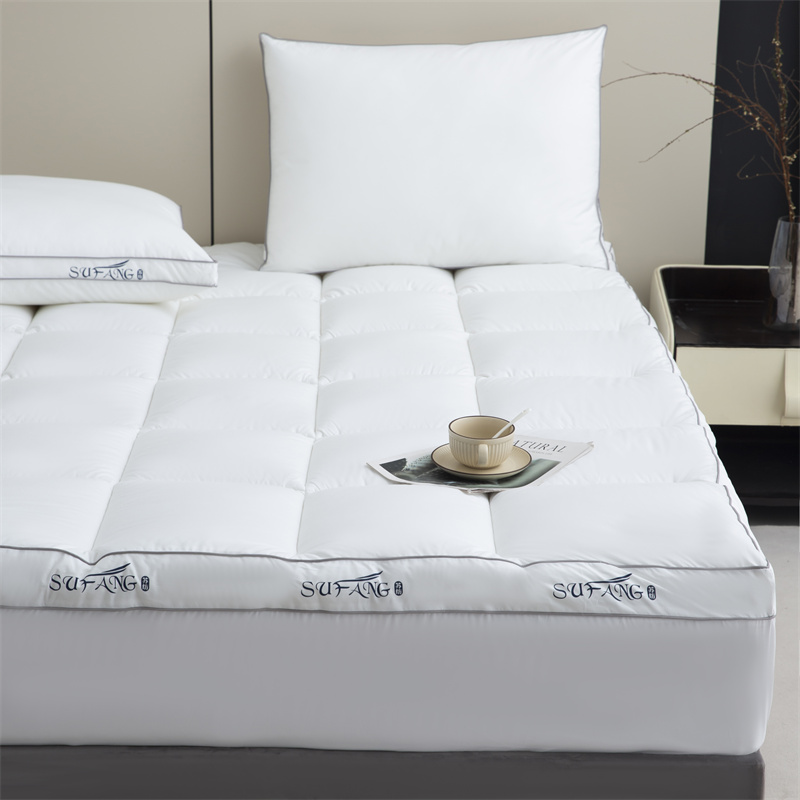 واقي مرتبة بحشوة ألياف دقيقة وطباعة شعار مخصصة وقماش مقاوم للزغب 40s مع حواف واقي مرتبة بحشوة ألياف دقيقة وطباعة شعار مخصصة وقماش مقاوم للزغب 40s مع حواف