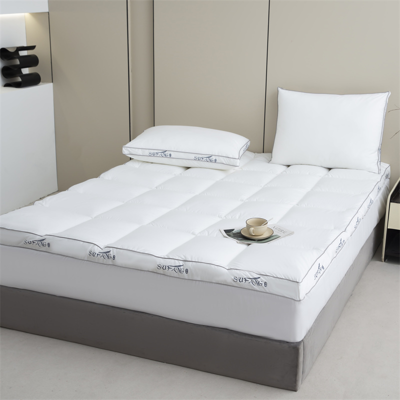 واقي مرتبة بحشوة ألياف دقيقة وطباعة شعار مخصصة وقماش مقاوم للزغب 40s مع حواف واقي مرتبة بحشوة ألياف دقيقة وطباعة شعار مخصصة وقماش مقاوم للزغب 40s مع حواف