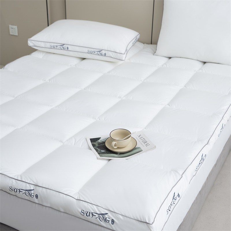 واقي مرتبة بحشوة ألياف دقيقة وطباعة شعار مخصصة وقماش مقاوم للزغب 40s مع حواف واقي مرتبة بحشوة ألياف دقيقة وطباعة شعار مخصصة وقماش مقاوم للزغب 40s مع حواف