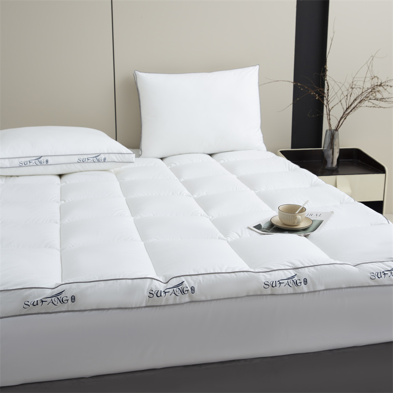 واقي مرتبة بحشوة ألياف دقيقة وطباعة شعار مخصصة وقماش مقاوم للزغب 40s مع حواف واقي مرتبة بحشوة ألياف دقيقة وطباعة شعار مخصصة وقماش مقاوم للزغب 40s مع حواف