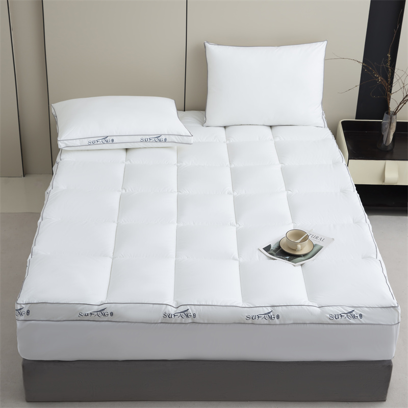 واقي مرتبة بحشوة ألياف دقيقة وطباعة شعار مخصصة وقماش مقاوم للزغب 40s مع حواف واقي مرتبة بحشوة ألياف دقيقة وطباعة شعار مخصصة وقماش مقاوم للزغب 40s مع حواف