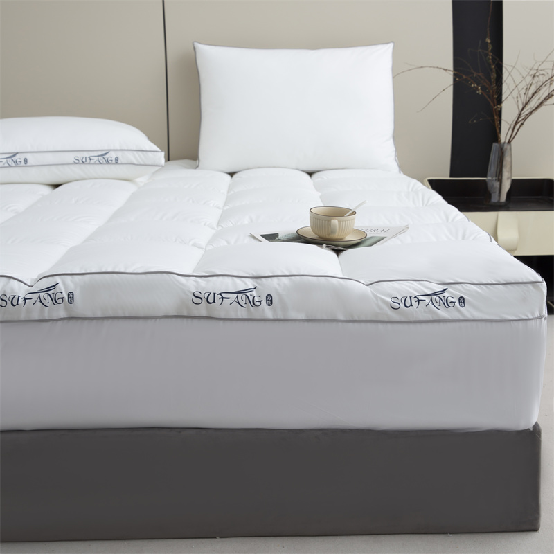 واقي مرتبة بحشوة ألياف دقيقة وطباعة شعار مخصصة وقماش مقاوم للزغب 40s مع حواف واقي مرتبة بحشوة ألياف دقيقة وطباعة شعار مخصصة وقماش مقاوم للزغب 40s مع حواف