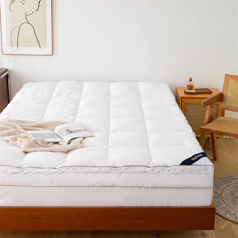 واقي مرتبة مزدوج الطبقات بحشوة الألياف الدقيقة مع سحاب واقي مرتبة مزدوج الطبقات بحشوة الألياف الدقيقة مع سحاب