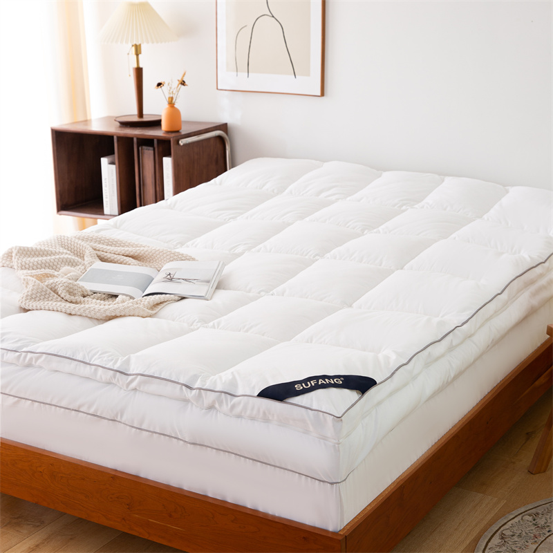 واقي مرتبة مزدوج الطبقات بحشوة الألياف الدقيقة مع سحاب واقي مرتبة مزدوج الطبقات بحشوة الألياف الدقيقة مع سحاب