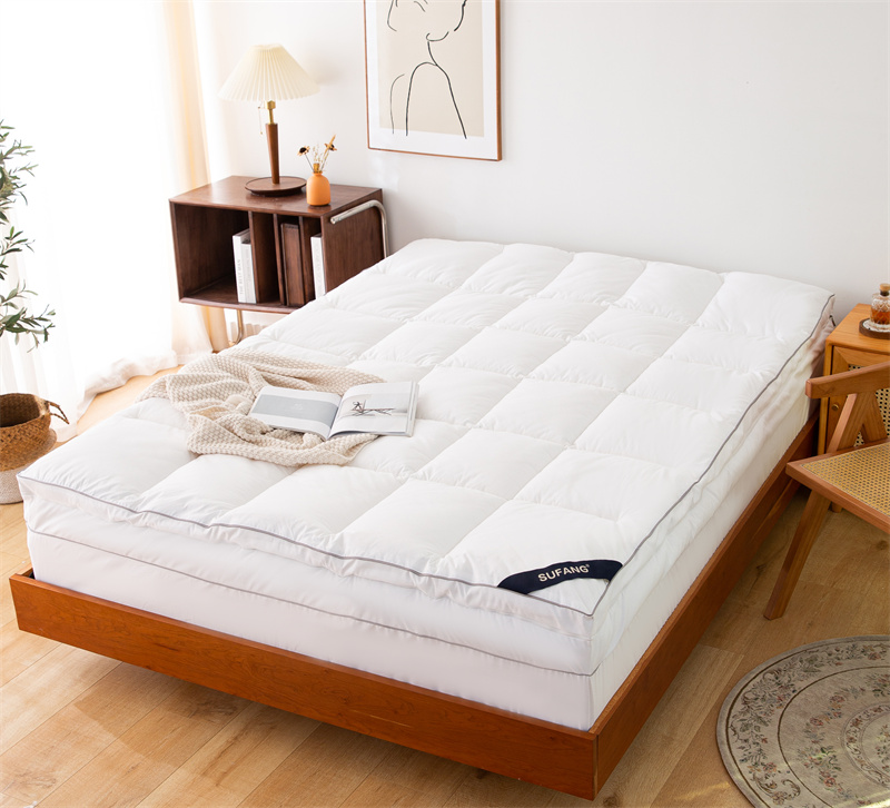 واقي مرتبة مزدوج الطبقات بحشوة الألياف الدقيقة مع سحاب واقي مرتبة مزدوج الطبقات بحشوة الألياف الدقيقة مع سحاب