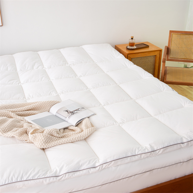 واقي مرتبة مزدوج الطبقات بحشوة الألياف الدقيقة مع سحاب واقي مرتبة مزدوج الطبقات بحشوة الألياف الدقيقة مع سحاب