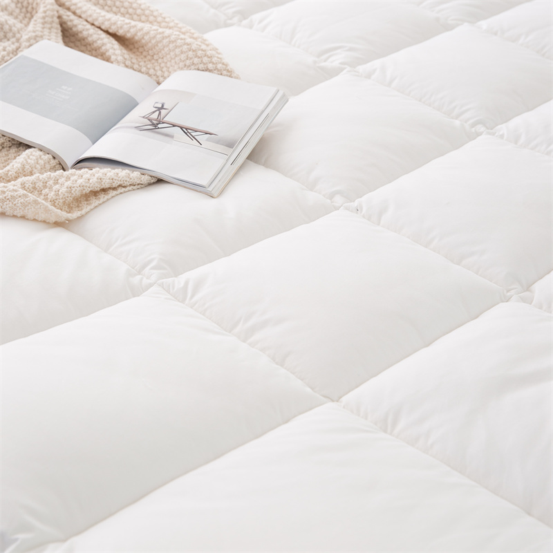 واقي مرتبة مزدوج الطبقات بحشوة الألياف الدقيقة مع سحاب واقي مرتبة مزدوج الطبقات بحشوة الألياف الدقيقة مع سحاب