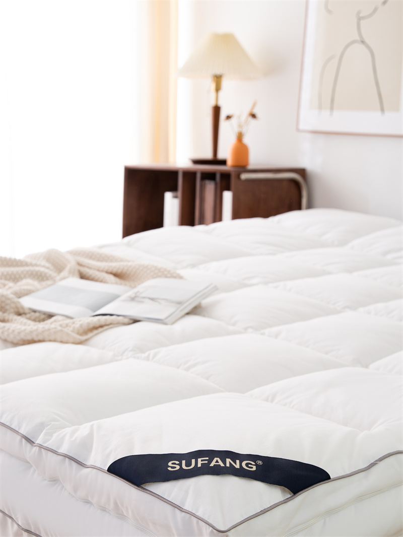 واقي مرتبة مزدوج الطبقات بحشوة الألياف الدقيقة مع سحاب واقي مرتبة مزدوج الطبقات بحشوة الألياف الدقيقة مع سحاب