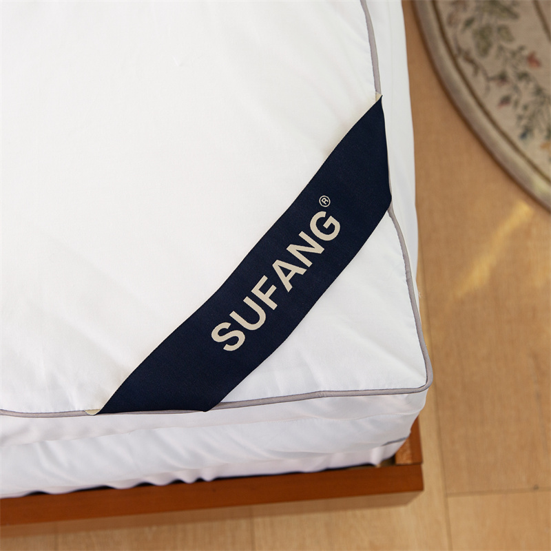 واقي مرتبة مزدوج الطبقات بحشوة الألياف الدقيقة مع سحاب واقي مرتبة مزدوج الطبقات بحشوة الألياف الدقيقة مع سحاب