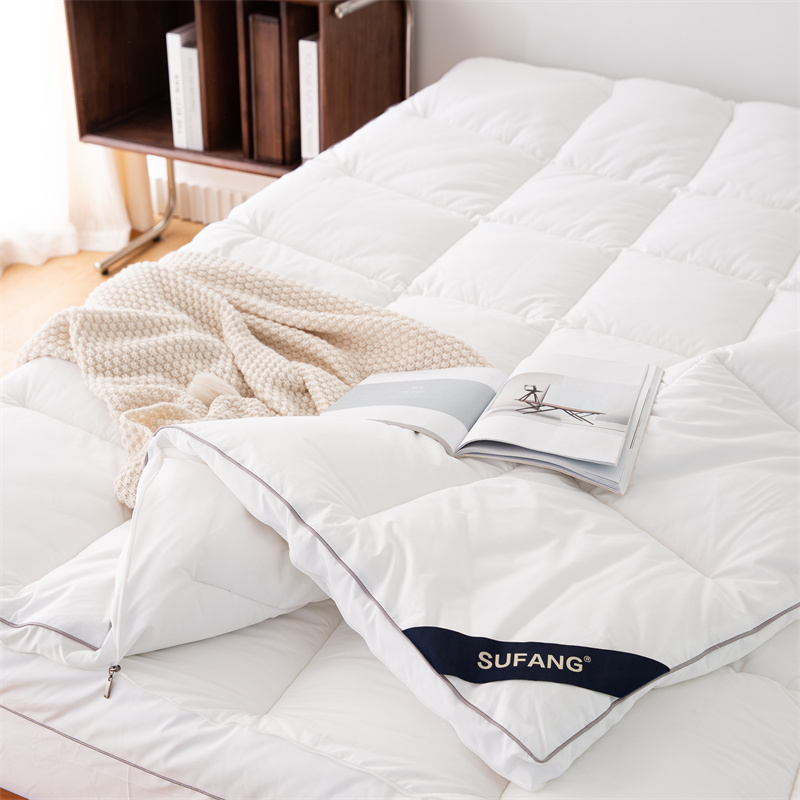 واقي مرتبة مزدوج الطبقات بحشوة الألياف الدقيقة مع سحاب واقي مرتبة مزدوج الطبقات بحشوة الألياف الدقيقة مع سحاب