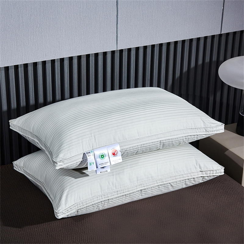 وسادة ريش بط ثلاث طبقات مع حشوة وخطوط ساتان