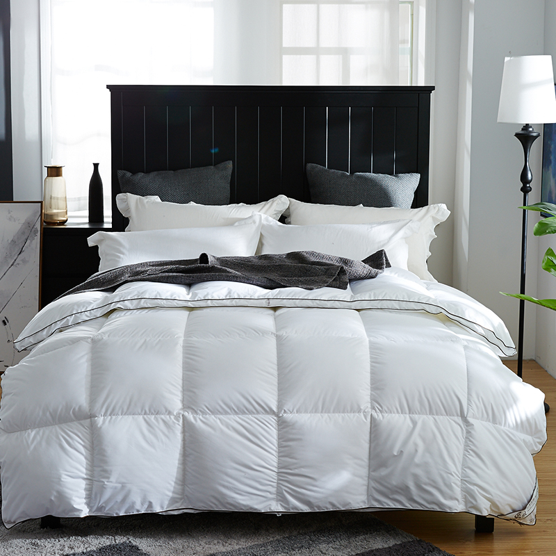 لحاف دافئ وناعم بحشوة ريش البط مع حواف مزخرفة وغطاء قطني 100%