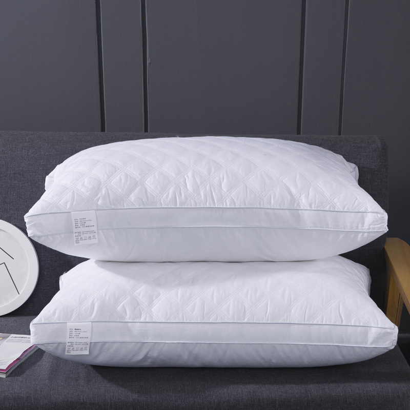 وسادة بحشوة ألياف دقيقة بتصميم مبطن مع سحاب وسادة بحشوة ألياف دقيقة بتصميم مبطن مع سحاب