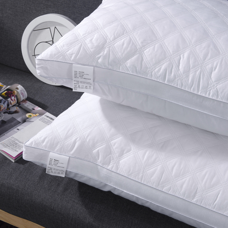 وسادة بحشوة ألياف دقيقة بتصميم مبطن مع سحاب وسادة بحشوة ألياف دقيقة بتصميم مبطن مع سحاب